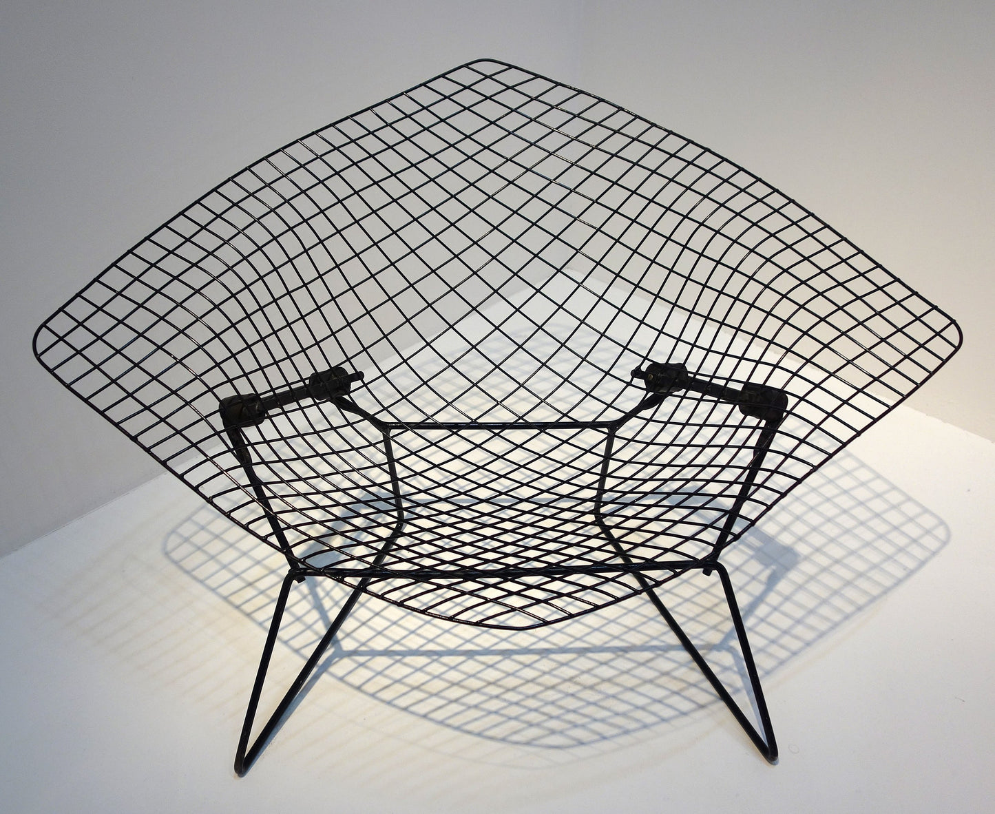 Bertoia Wire Diamond Chair - Outdoor - Knoll